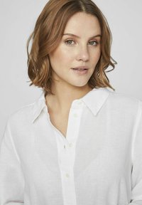 VILA LOOSE FIT - Overhemdblouse - bright white