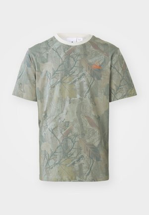Camo-patterned short-sleeve T-shirt in muted green tones, featuring a round neck and an orange Adidas logo on the left chest.