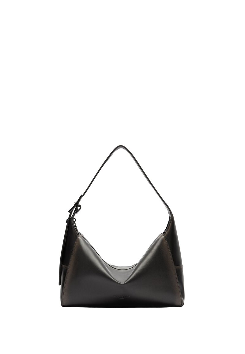 Sac en cuir noir avec une seule bandoulière réglable et un design minimaliste et structuré.