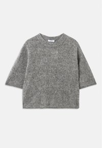 Pull en maille gris à manches courtes avec un col rond, fabriqué en tissu texturé doux, posé à plat sur un fond blanc.
