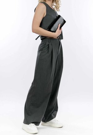 Tamaris, Pochette - black
