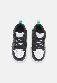 Jordan JORDAN 1 LOW - Joggesko - white/black/green glow