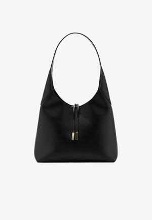 Sac hobo en cuir noir avec une silhouette arrondie, doté d'une seule bandoulière et de deux cordons de serrage avec des accents dorés à l'ouverture.