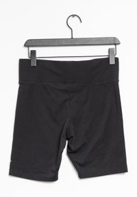 Pantalones cortos de algodón negros con una amplia cinturilla elástica, textura suave y diseño a la altura de la rodilla, exhibidos en una percha negra sobre un fondo blanco.