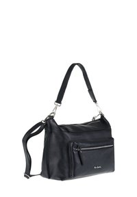 Zwarte leren handtas met een textuur, voorzien van een bovenritssluiting, verstelbare schouderriem en een voorrits zak met zilveren hardware.