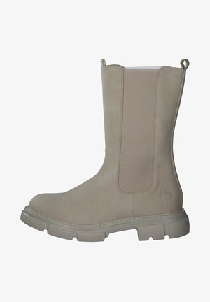 Bottes beige à la cheville en matière suédée lisse, avec des panneaux élastiques sur les côtés, un bout arrondi et une semelle épaisse à relief. Logo embossé sur le côté.