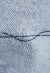 Tiesaus kirpimo džinsai - denim