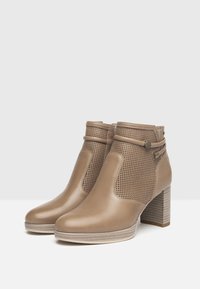 NeroGiardini E409730D - Stivaletti con plateau - cuoio