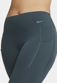 Nike Performance UNIVERSA 7/8 - Leggings - deep jungle black