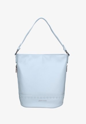 Borsa a secchiello in pelle azzurra chiara con finitura texture, chiusura superiore con zip, manico corto e una fila di borchie decorative alla base.