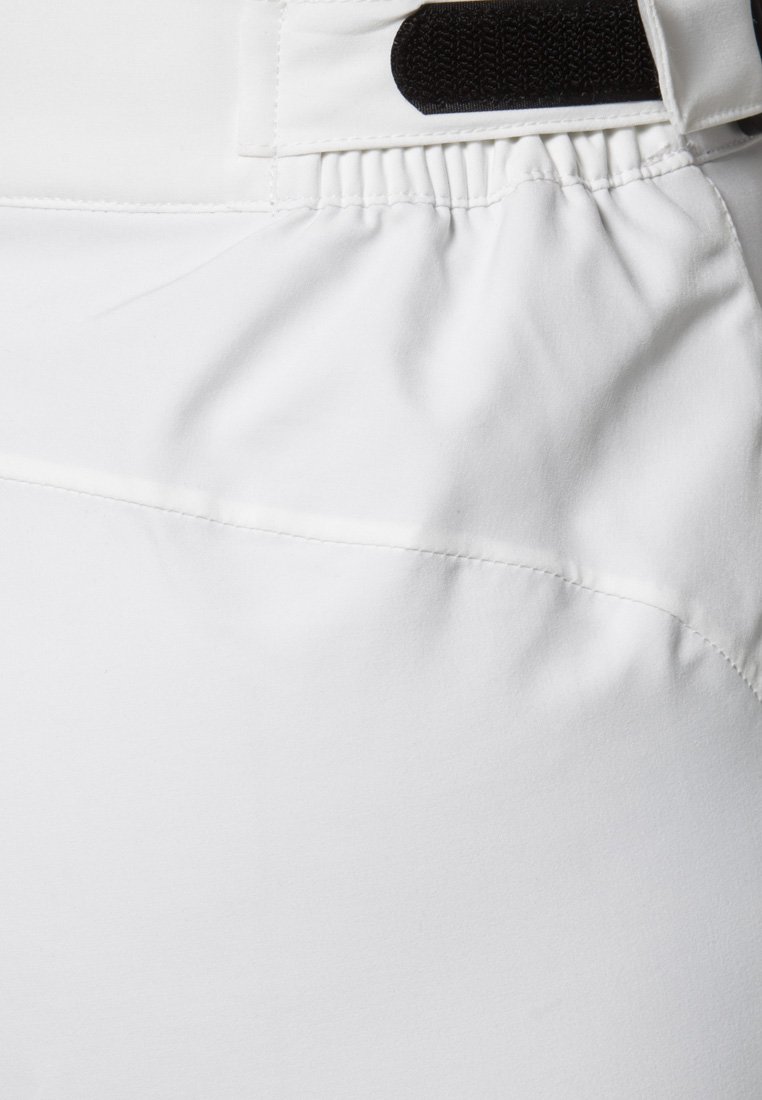 Wit kledingstuk van een soepel, elastisch materiaal met een geplooide textuur. Inclusief een zwart klittenbanddetail voor aanpassing.