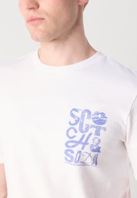 Scotch & Soda REGULAR FIT LEFT CHEST LOGO - Print T-shirt - bright white