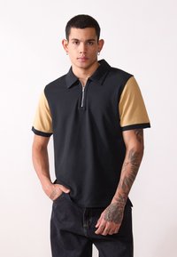Pier One by Zalando - Polo shirt - black/beige Thumbnail Image 1