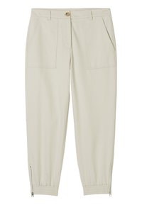Béžové tapered kalhoty s elastickými manžetami, předními náprsními kapsami, poutky na opasek, zapínáním na knoflík a zipy na kotníkových manžetách.