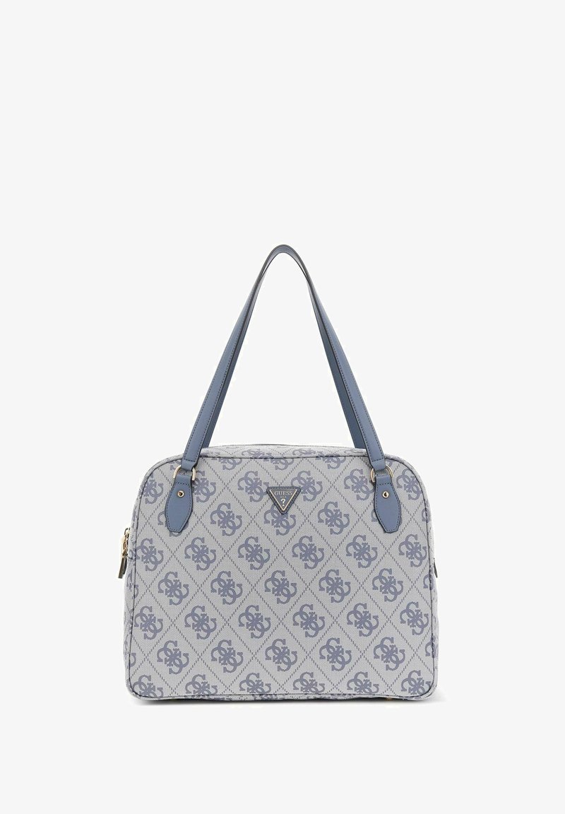 Sac en toile avec un motif gris clair, présentant des poignées et des accents en cuir bleu. Quincaillerie dorée et détail de logo triangulaire présents.