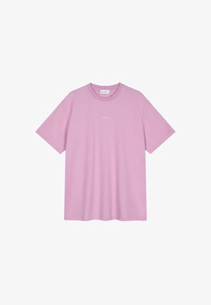 Tricou din bumbac în roz deschis, cu mâneci scurte și guler rotund, având textul "OH APRIL" imprimat în alb pe piept.