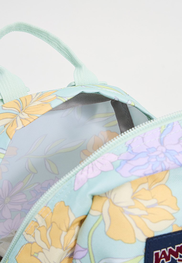 Zaino con motivo floreale che presenta un esterno verde menta, tessuto robusto e un design floreale giallo e viola in contrasto. Apertura con cerniera.