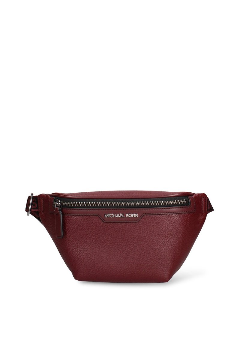 Rode leren heuptas met gestructureerd oppervlak, voorvak met ritssluiting en metalen logo-accent. Verstelbare riem voor veelzijdige draagmogelijkheden.
