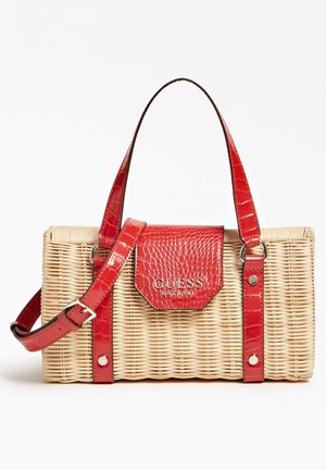 Rechthoekige geweven handtas met rode bandjes en klep met krokodillenstructuur, GUESS-logo op de voorflap en een verstelbare schouderriem.