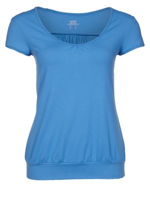 Niebieska damska bluzka z krótkim rękawem, z zaokrąglonym dekoltem i marszczonym dołem, wykonana z miękkiego, elastycznego materiału.
