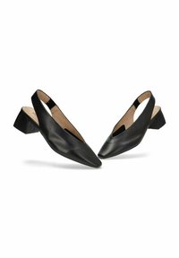 Zapatos de piel de cuero negro tipo slingback con punta afilada y un tacón bajo tipo bloque. Textura suave con un brillo sutil y laterales recortados.