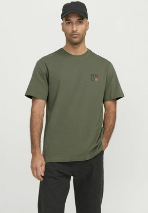 RUNDHALS - Print T-shirt - deep lichen green