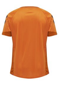Oranje sportshirt van ademend materiaal, met korte mouwen en een ronde halslijn. Inclusief zwarte accenten op de schouders.