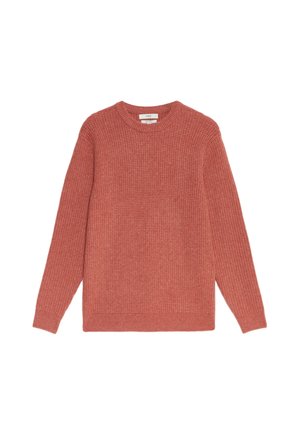 Suéter rojo de punto con cuello redondo, mangas largas y textura acanalada. Presenta un dobladillo recto y está hecho de hilo grueso.