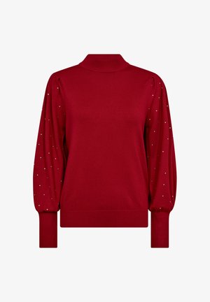 Röd pullovertröja med hög krage, figursydd kropp och puffade ärmar prydda med små silverstift för extra detalj.