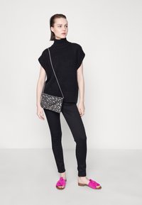 Anna Field Calças de ganga justas - black denim