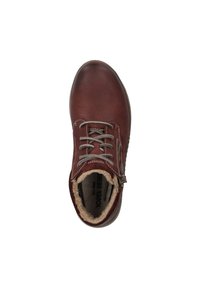 Hnědé kožené kotníkové boty s kovovými očky, šedými tkaničkami a měkkou vnitřní podšívkou. Obsahují boční zip pro snadné obutí. Zaoblená špička.