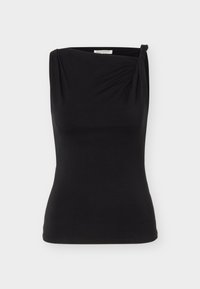 Μαύρο εφαρμοστό αμάνικο τοπ με ασύμμετρο ντεκολτέ και μικρή λεπτομέρεια κόμπου σε έναν ώμο.