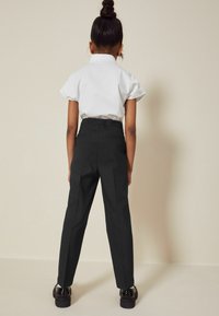 Next SENIOR TAPERED GOLD SNAP SCHOOL STANDARD - Kelnės - black