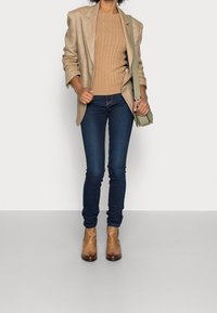 GANT Sweter