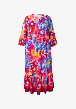 Maxi-jurk met een tie-dye patroon in felle kleuren—roze, blauw, oranje en wit. Heeft een knoopsluiting en driekwartmouwen.