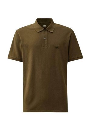 Polo verde oliva realizzato in morbido tessuto. Presenta un colletto classico, un'apertura con due bottoni e un logo discreto sul lato sinistro del petto.