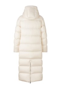 Lange witte gewatteerde winterjas met capuchon en ritssluiting aan de achterkant, doorgestikt in horizontale secties.