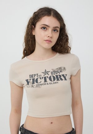 CROP  - T-shirt z nadrukiem