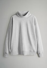 Hellgrauer Sweatshirt mit Rollkragen, langen Ärmeln und gerippten Bündchen. Weiche Textur und lockere Passform. Keine sichtbaren Muster oder Akzente.