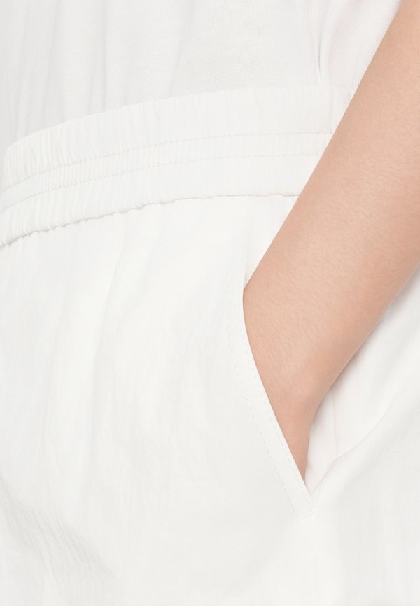 MAIELLA - Shorts - weiss4