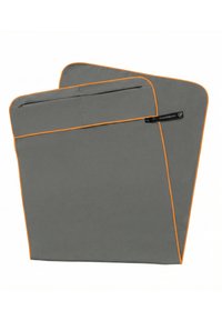 Graue Umschläge aus Stoff mit orangefarbenen Akzenten. Verfügen über eine Reißverschlusstasche und eine glatte Oberfläche. Geeignet zum Schutz von Dokumenten oder Geräten.