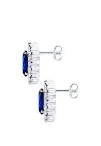 Silberohrringe mit einem zentralen blauen Stein, umgeben von klaren, spitz zulaufenden Akzenten, die ein strukturiertes, elegantes Design schaffen.