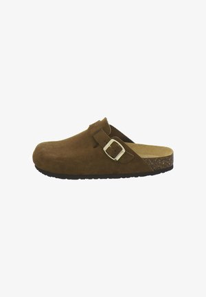 Brauner Wildleder-Slipper mit verstellbarem goldfarbenem Schnallenriemen und Kork-Fußbett, flache schwarze Sohle, fotografiert auf weißem Hintergrund.