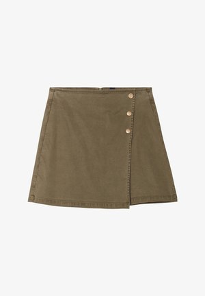 Mini-jupe verte olive en coton. Présente un design enveloppant avec trois boutons dorés à l'avant et une fermeture éclair dissimulée à l'arrière.