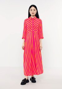 YAS Petite YASSAVANNA LONG SHIRT DRESS  - Maxi šaty - orange pepperstripes:fuchsia purple