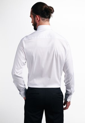 Eterna PERFORMANCE SHIRT - MODERN FIT - Businesshemd - weiß