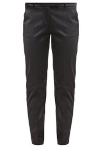 Pantalon noir sur mesure avec passants de ceinture, poches avant, et coupe slim se resserrant vers les chevilles.