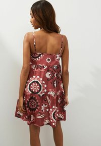 Next TIERED  - Dnevna obleka - burgundy red aztec