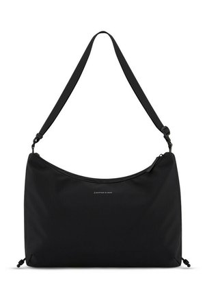Borsa a spalla nera in nylon con parte superiore curvata, tracolla regolabile e dettagli con logo. Texture liscia e design minimalista senza hardware visibile.
