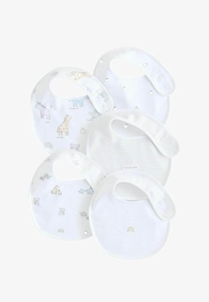 Set aus fünf Lätzchen aus weichem weißem Stoff. Enthält Muster von Tieren und Regenbogen, mit Druckknopfverschlüssen und verschiedenen Texturen.